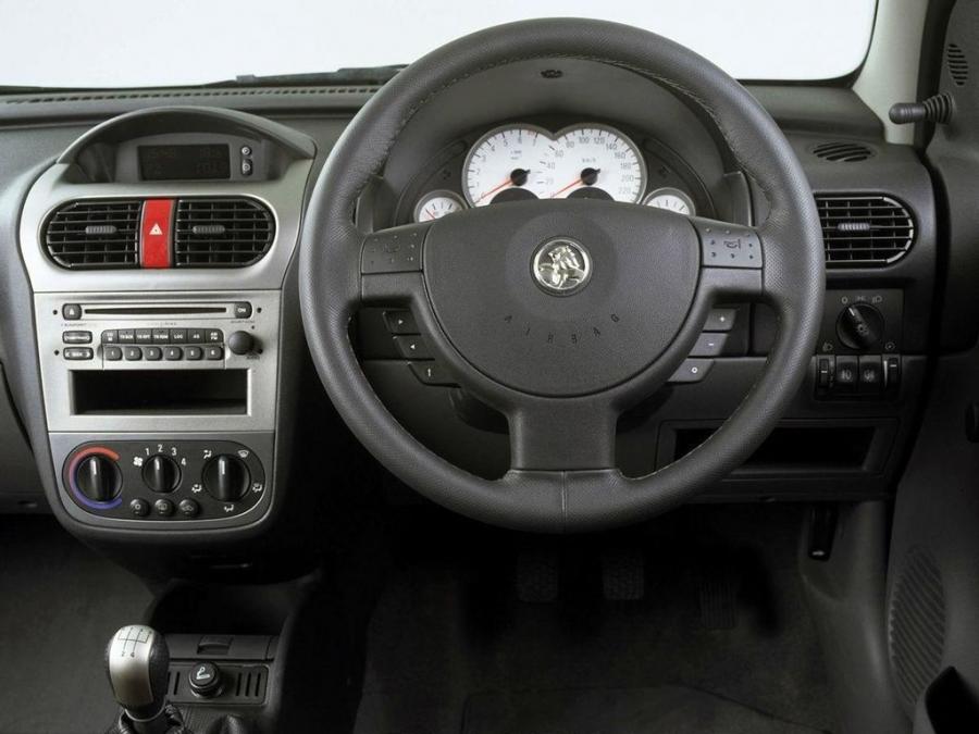  Holden Barina 3-Door 2000 года  (фото 2 из 6)